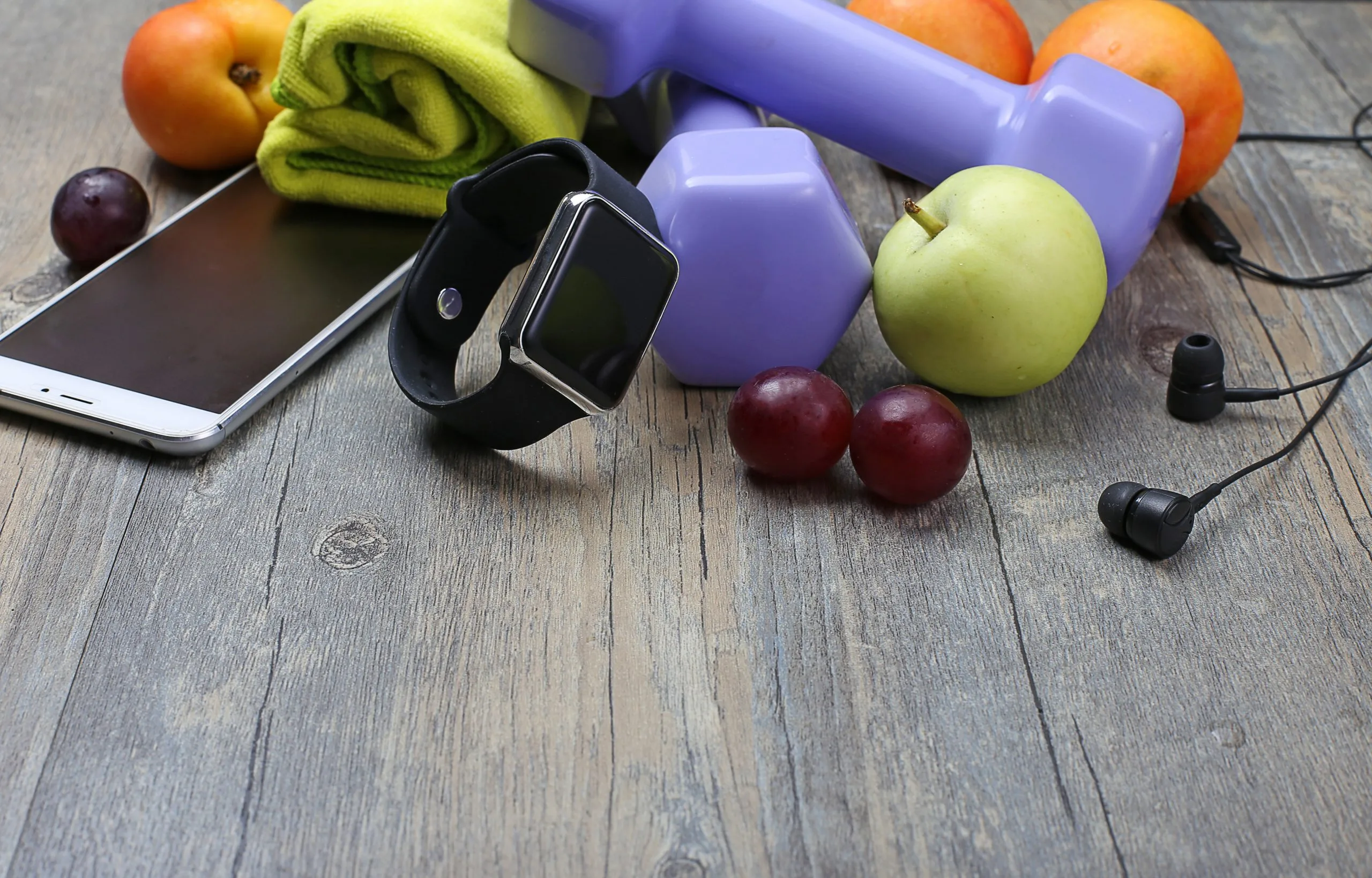 UK Health and Fitness Club Market Growth with 16.9% Penetration Rate and Rising Active Lifestyle Demand healthy-lifestyle-dumbbell-smart-watch-fruit-1-scaled