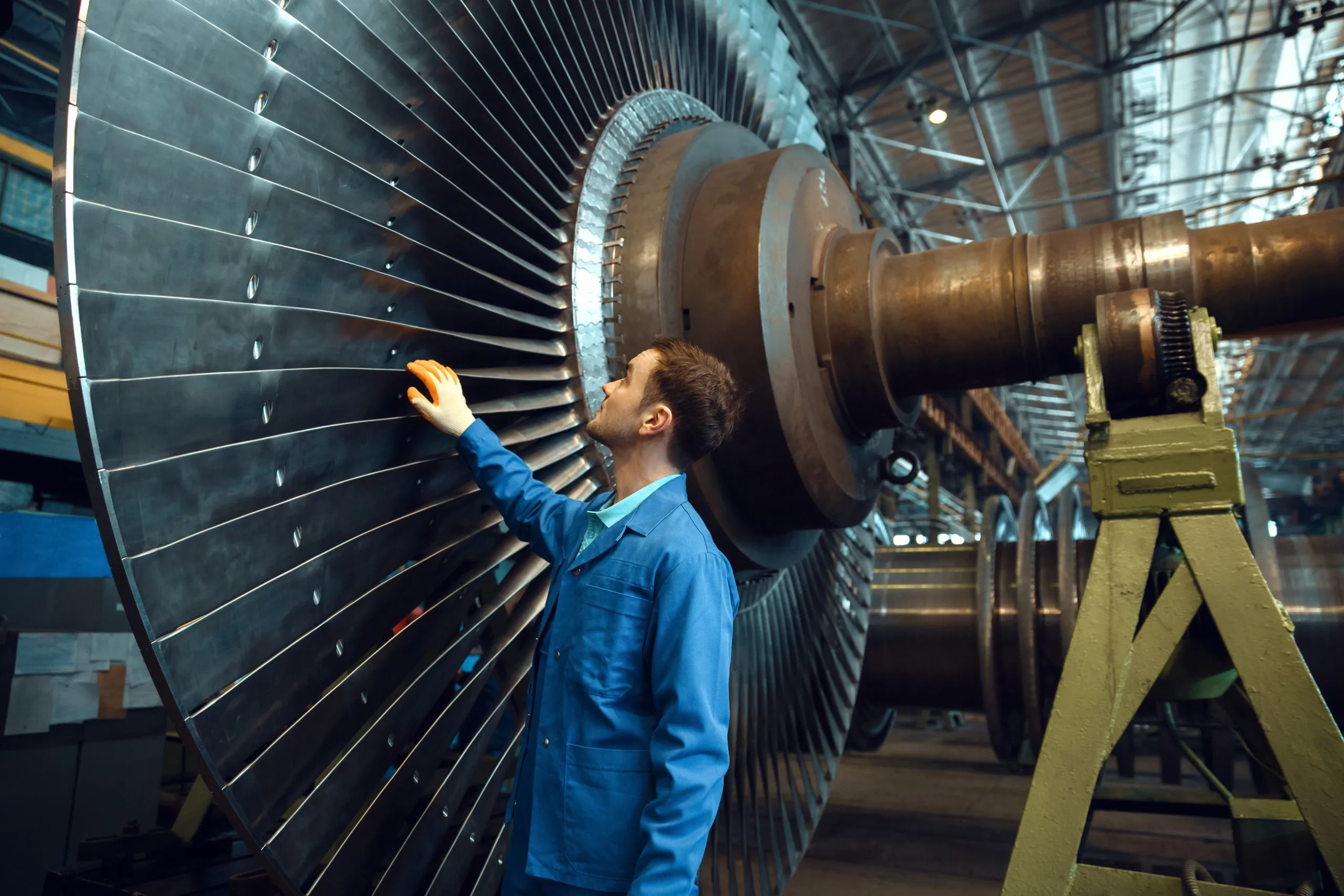 Exploring the Philippines Propeller Shafts Industry with Global Market Growing at 5.8 % CAGR value male-engineer-checks-turbine-impeller-vanes-factory-scaled