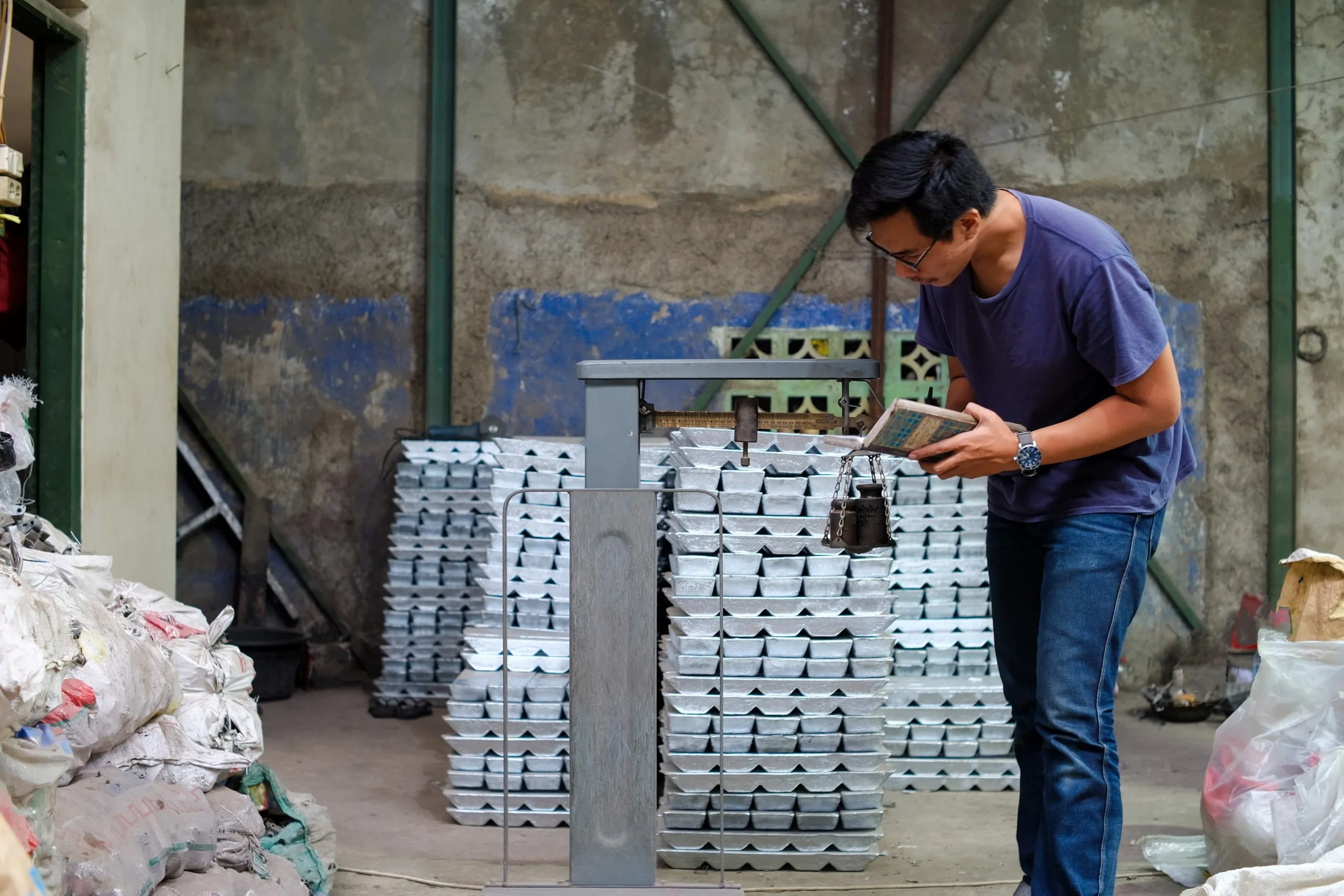 Kenya’s Advanced Materials Market Set to Reach $8B, A Catalyst for Sustainable Innovation man-reading-book-front-stack-white-plates-scaled