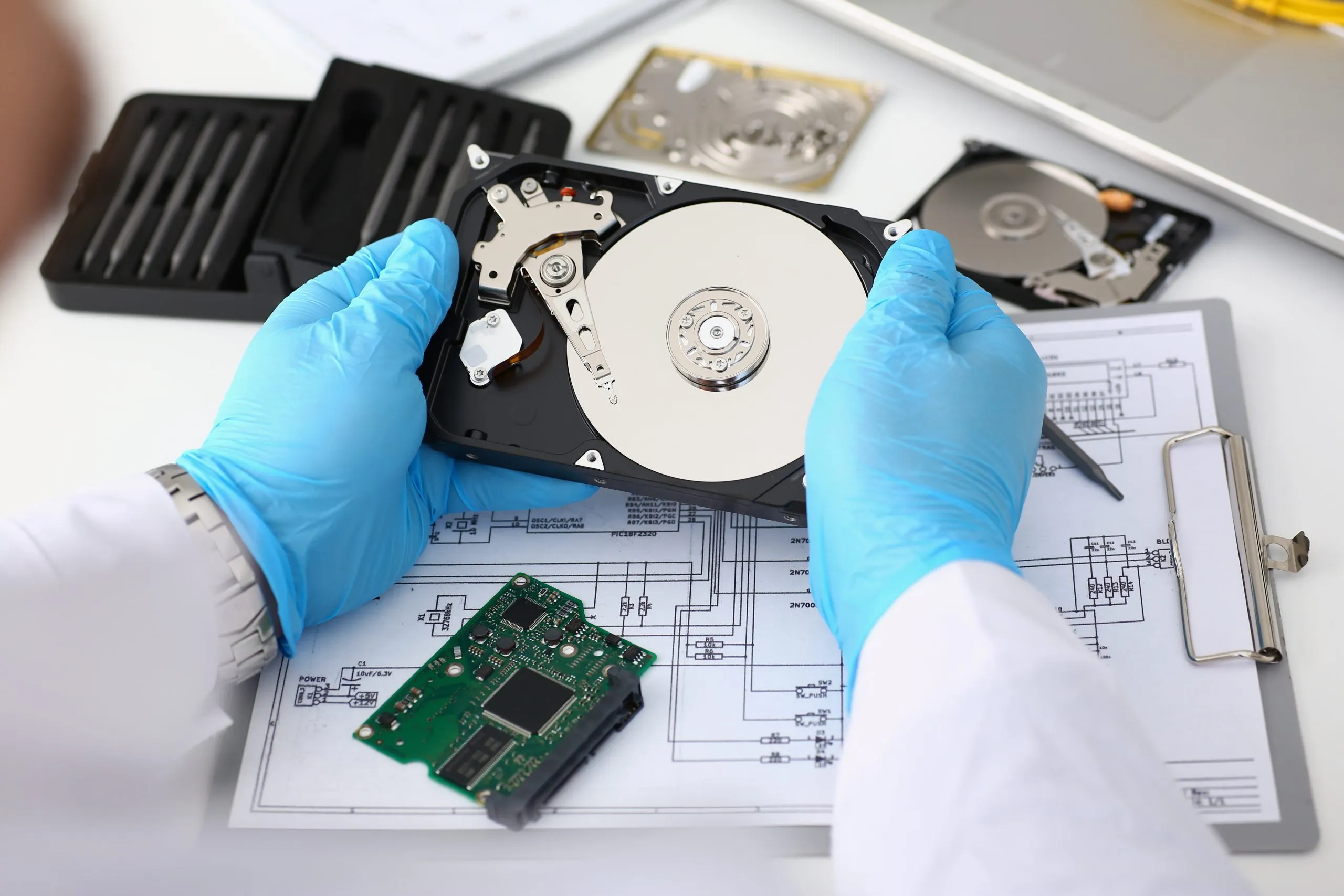 Evaluating Processor Competition Across High-Performance Computing and Consumer Electronics Markets memory-chip-benchmarking-scaled