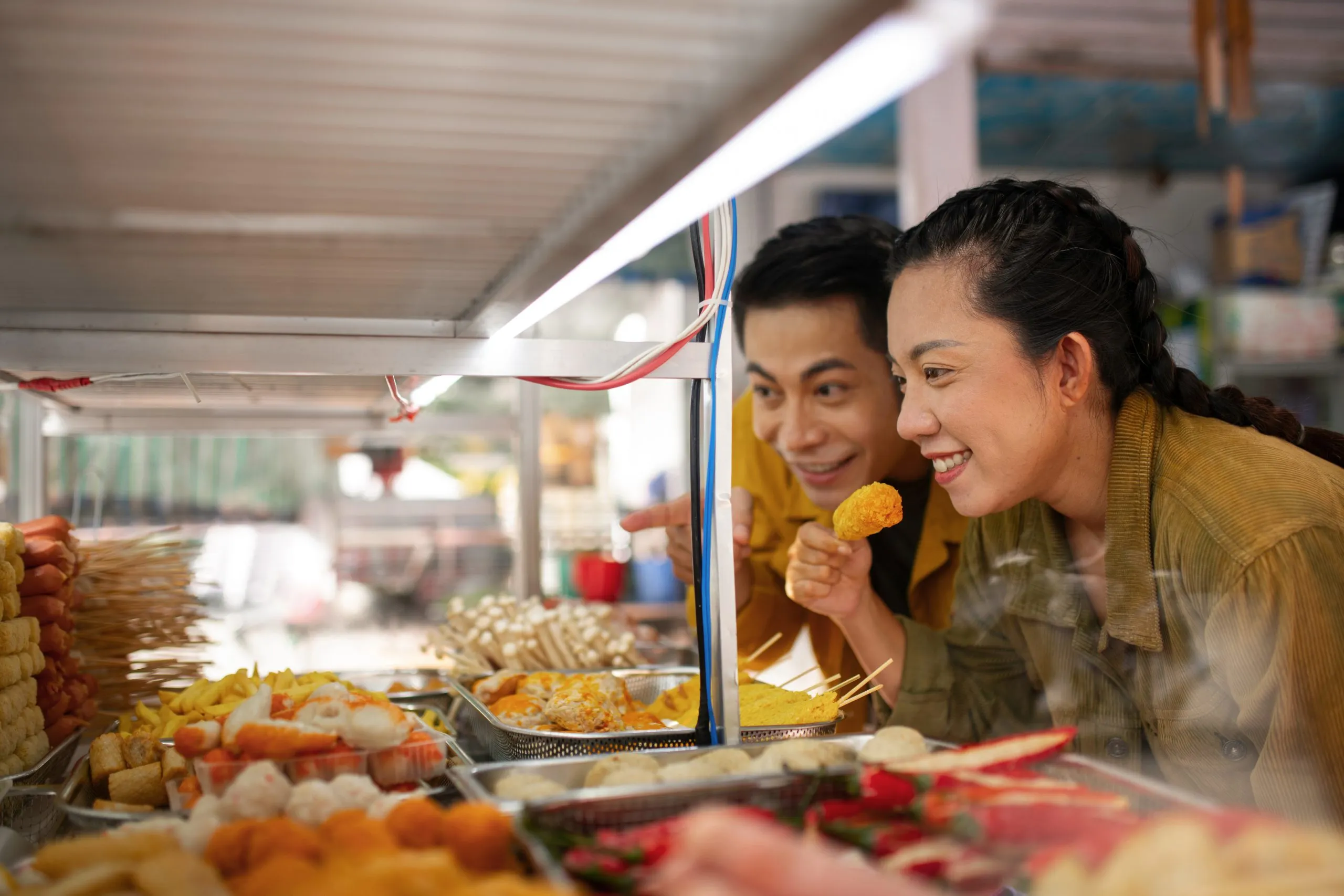 Singapore Foodservice Market Outlook to 2035 side-view-smiley-people-with-food-scaled