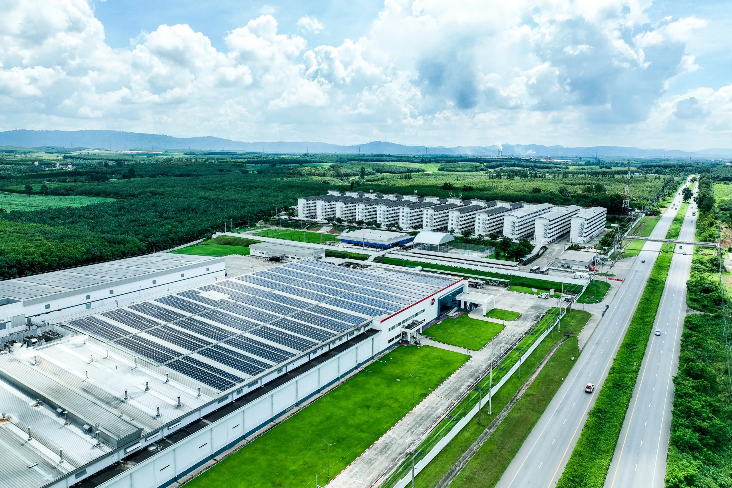 Exploring Nigeria Green Hydrogen Revolution with Opportunities, Challenges, and Market Growth Expected to Reach $1.5 Billion value solar-energy-factory-warehouse-building-solar-panels-roof-industrial-plant-commercial-scaled