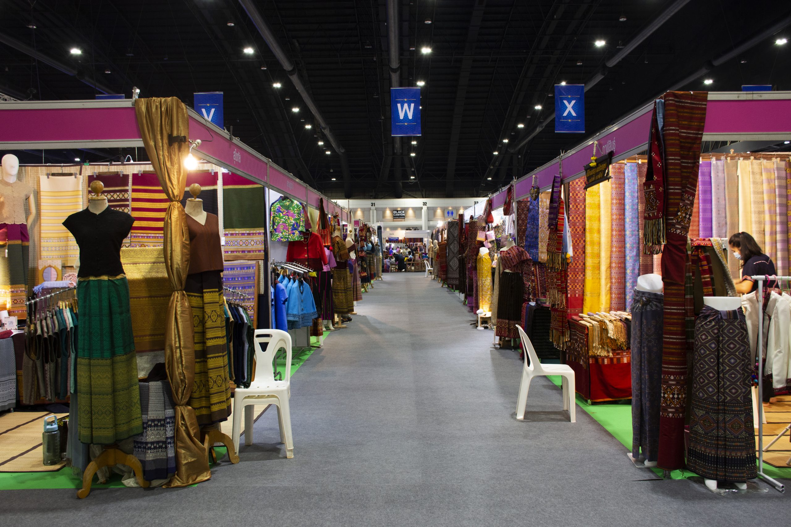 India Outdoor Apparel Market Outlook to 2035 thai-people-foreign-traveler-travel-visit-walking-shopping-local-crafts-goods-wisdom-products-otop-midyear-event-fair-impact-muang-thong-thani-august-15-2022-nonthaburi-thailand-scaled