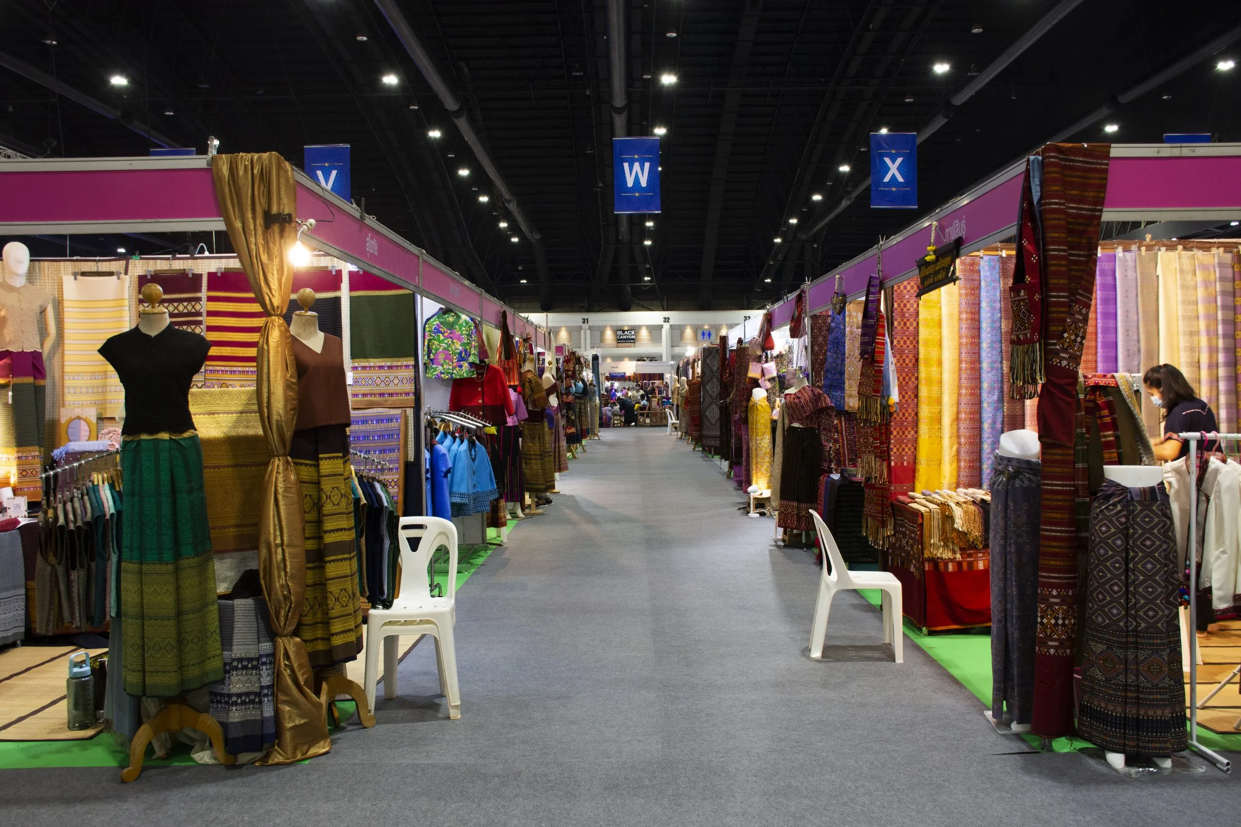 India Outdoor Apparel Market Outlook to 2035 thai-people-foreign-traveler-travel-visit-walking-shopping-local-crafts-goods-wisdom-products-otop-midyear-event-fair-impact-muang-thong-thani-august-15-2022-nonthaburi-thailand-scaled