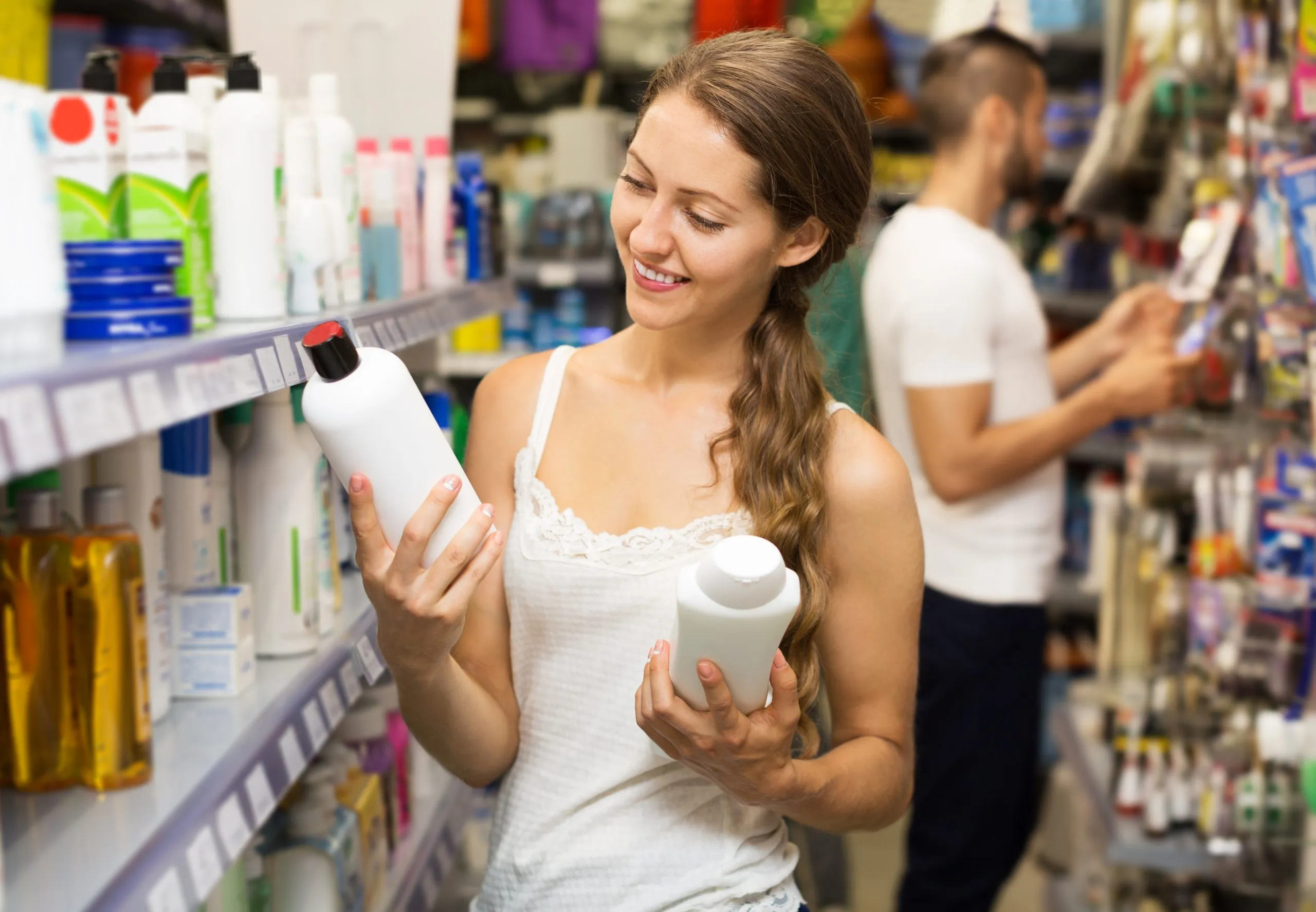 UK Dry Shampoo Market Outlook to 2035 woman-selecting-shampoo-store-scaled
