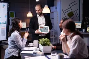 Distribution Strategies Shape Customer Reach Across Physical and Digital Financial Channels 