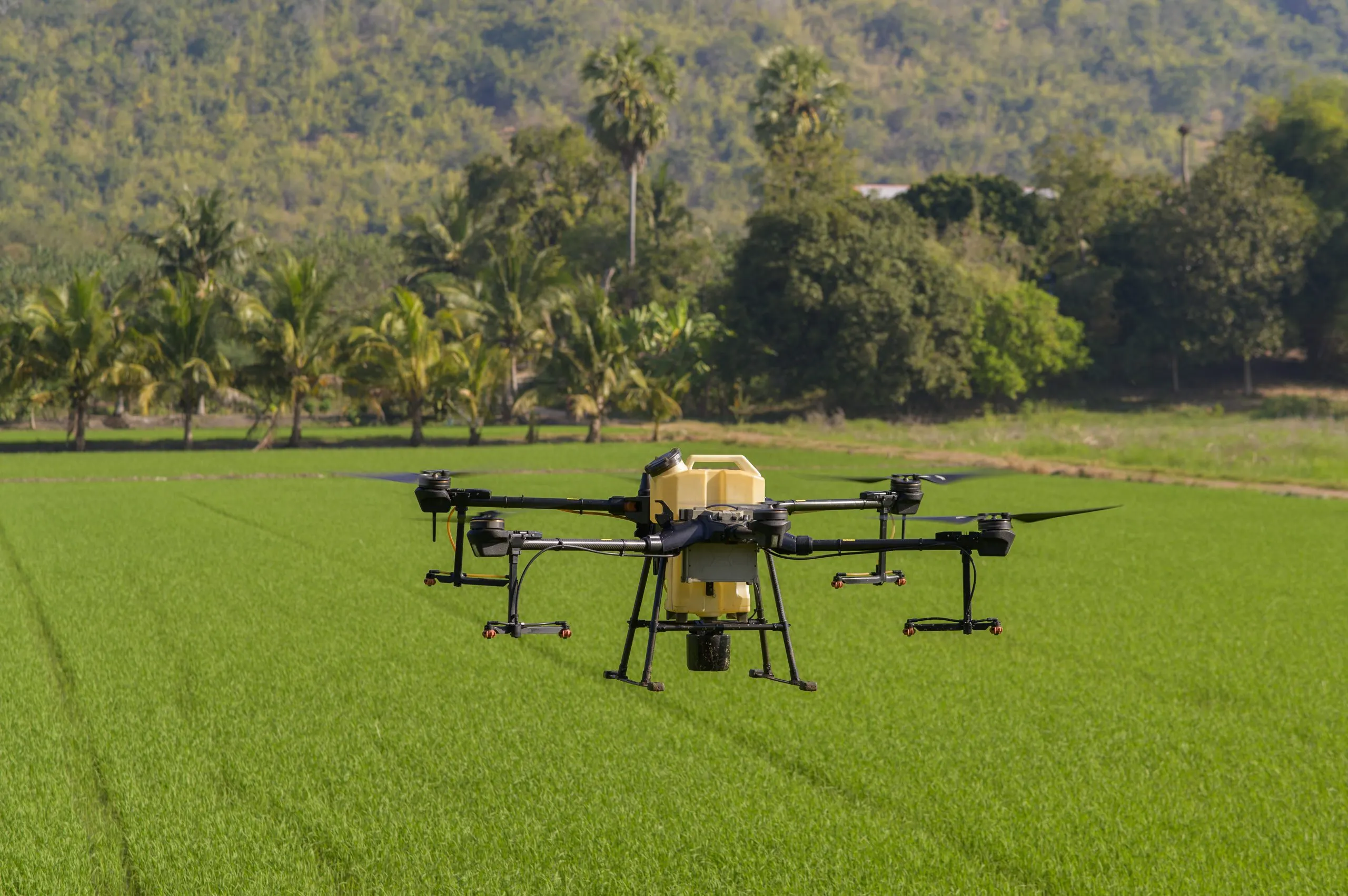 UAE Agriculture Drones Market Outlook to 2035 agriculture-drone-flying-spraying-fertilizer-pesticide-farmland-scaled