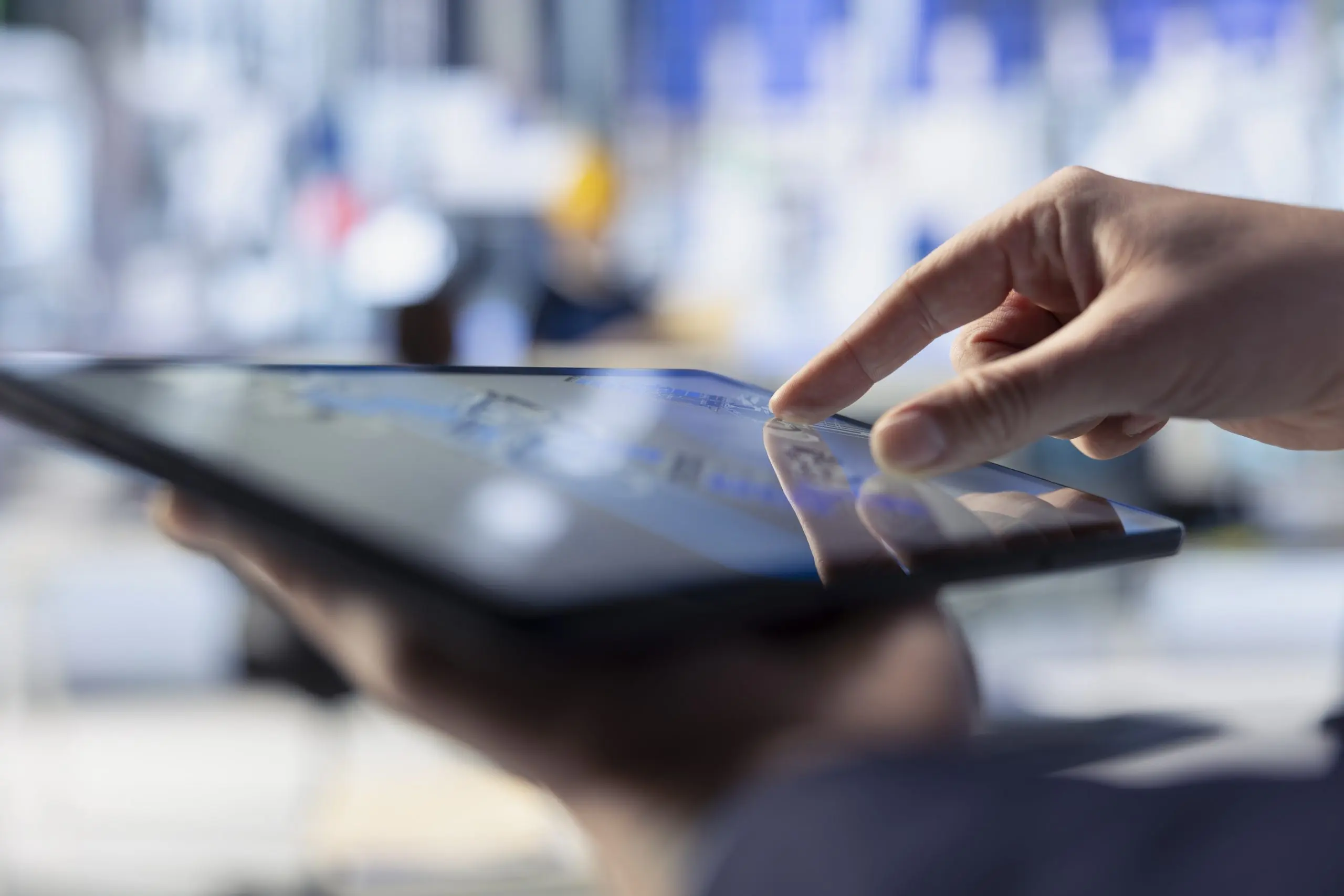 Benchmarking Consumer Electronics Brands Across Innovation and Pricing Strategies consumer-electronics-benchmarking-scaled