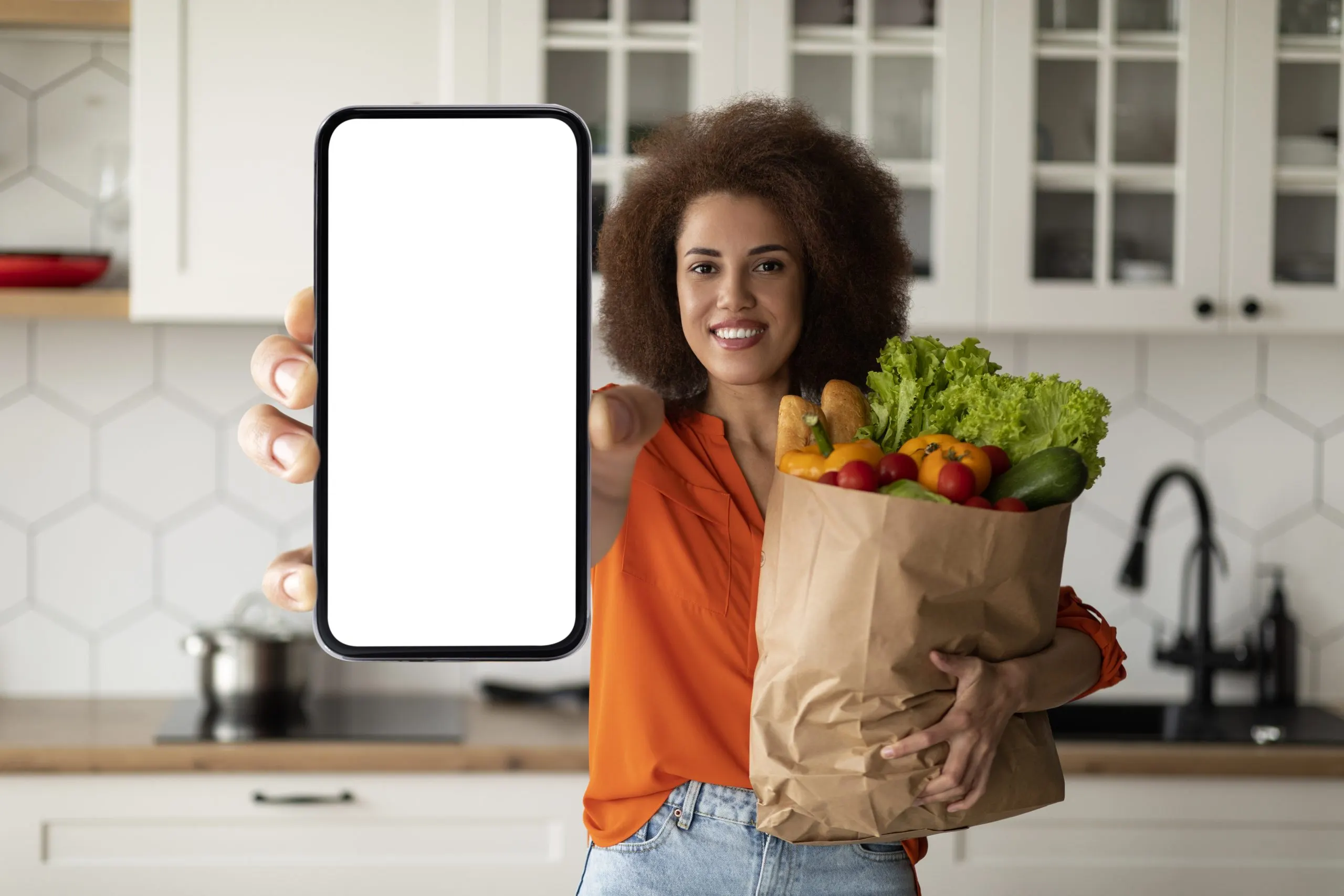 Brazil Online Grocery Delivery Market Surpasses USD 20 Billion with Rapid E Commerce Growth grocery-delivery-app-black-woman-showing-blank-smartphone-bag-with-groceries-scaled