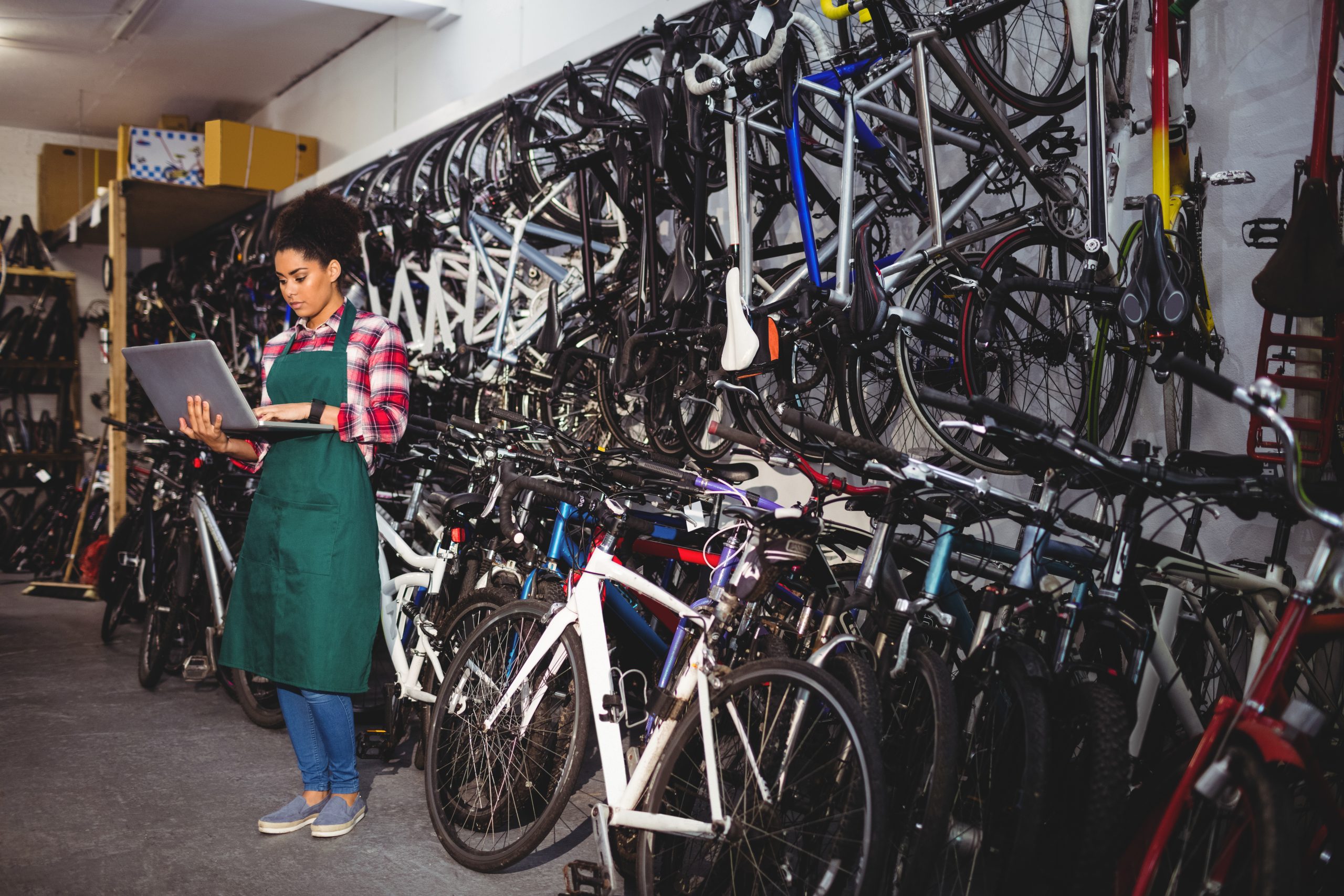 Brazil Bicycle Market Growth Fueled by E-Bikes as Sales Rise 7.2% and Market Reaches $511 Million value mechanic-using-laptop-scaled