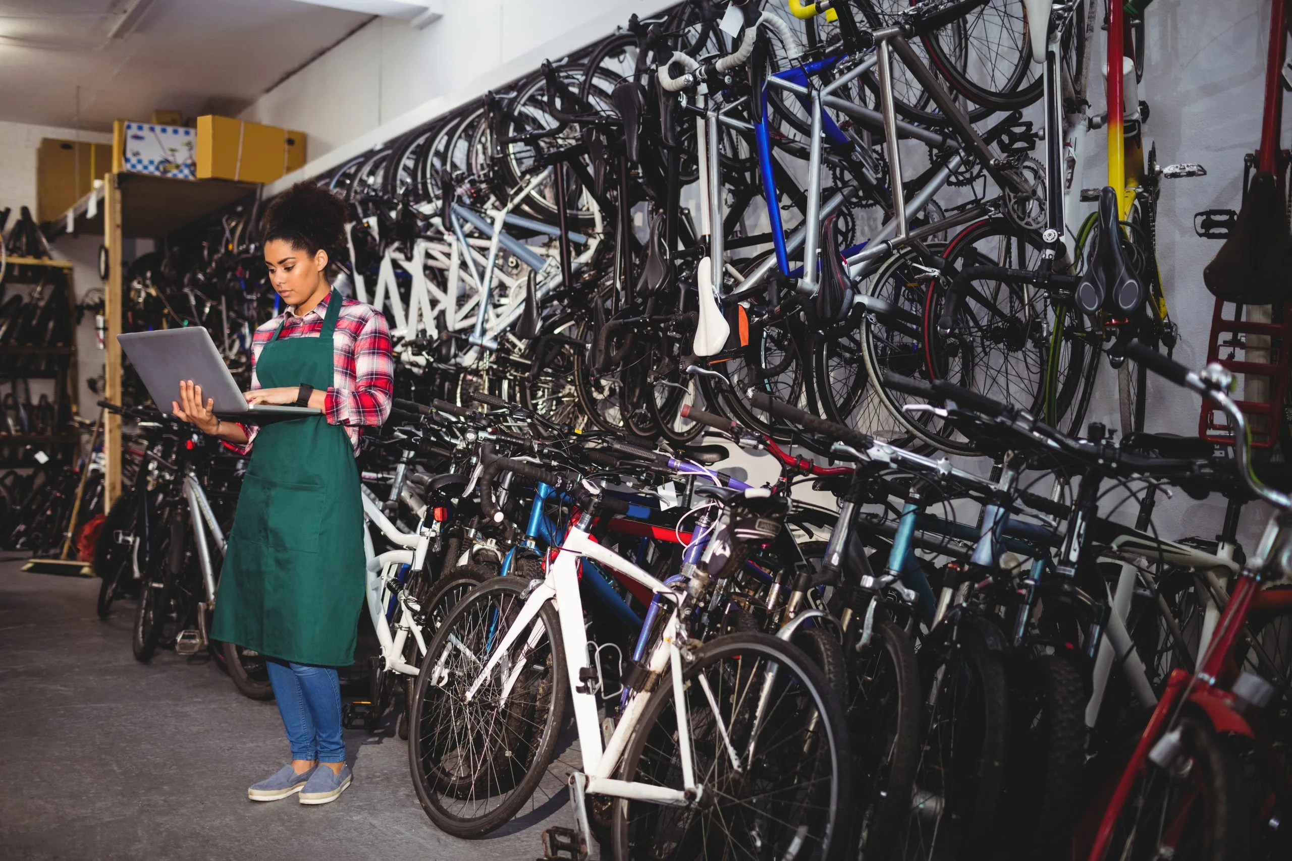 Brazil Bicycle Market Growth Fueled by E-Bikes as Sales Rise 7.2% and Market Reaches $511 Million value mechanic-using-laptop-scaled