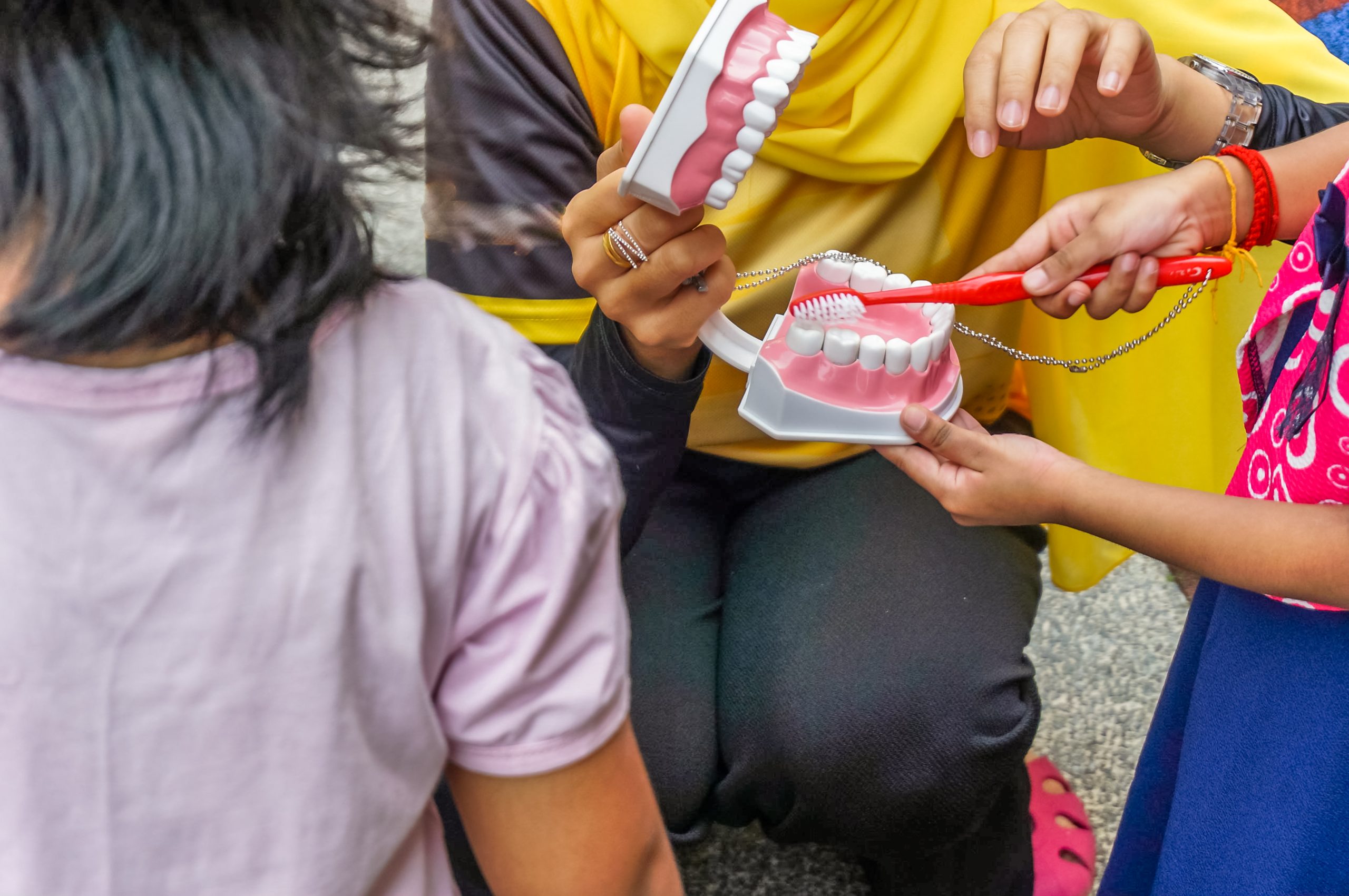 midsection-woman-holding-ice-cream-1-scaled