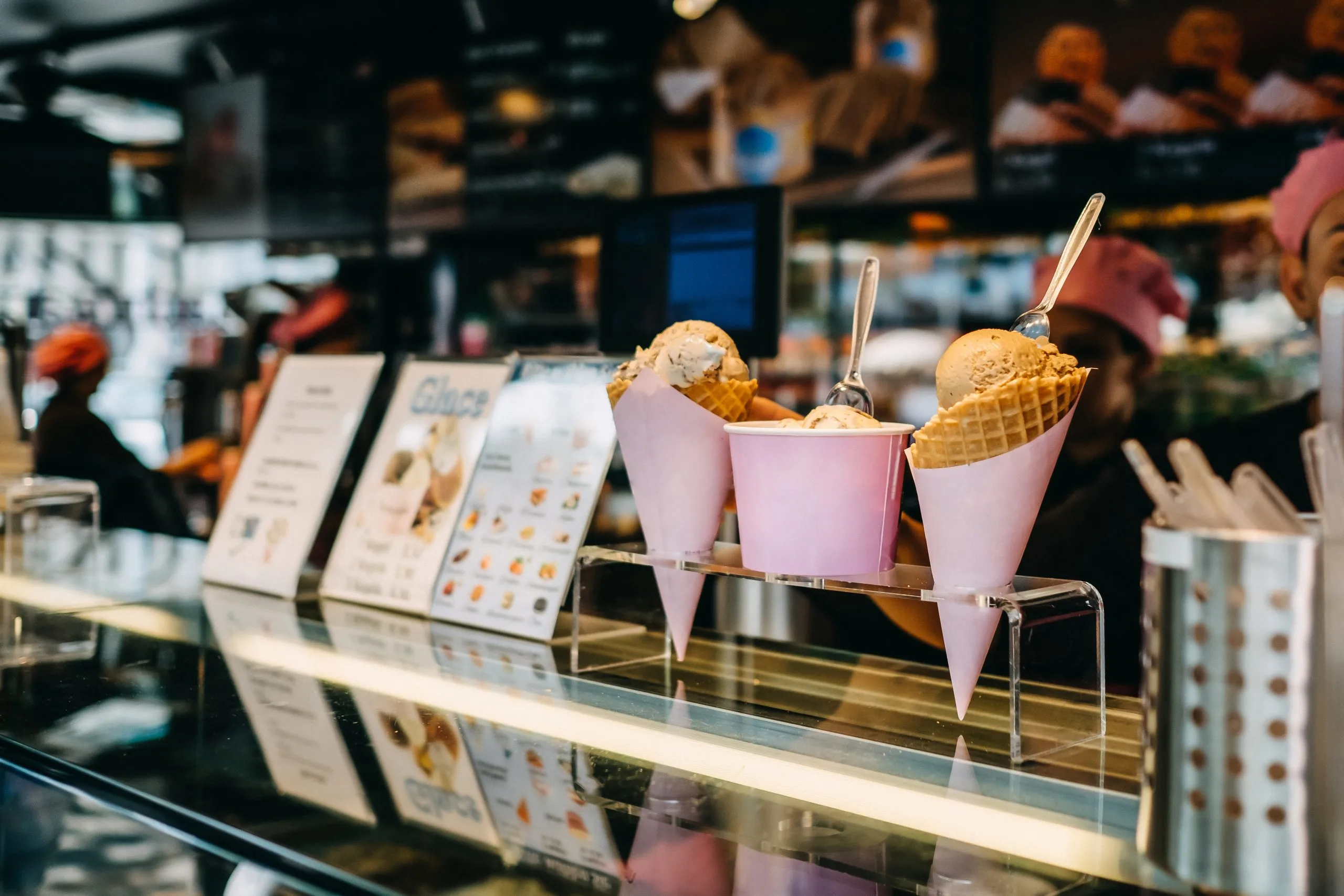 USA Commercial Ice Cream Freezers Market Gains Momentum as Global Market Surpasses 12 Billion USD showcase-stand-with-ice-cream-cones-scaled