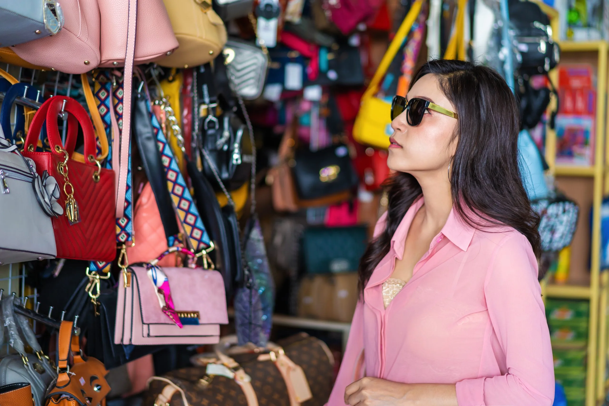 Singapore Fashion Accessories Market Surpasses USD 3 Billion with Strong Growth Momentum woman-choosing-shopping-handbag-store-scaled