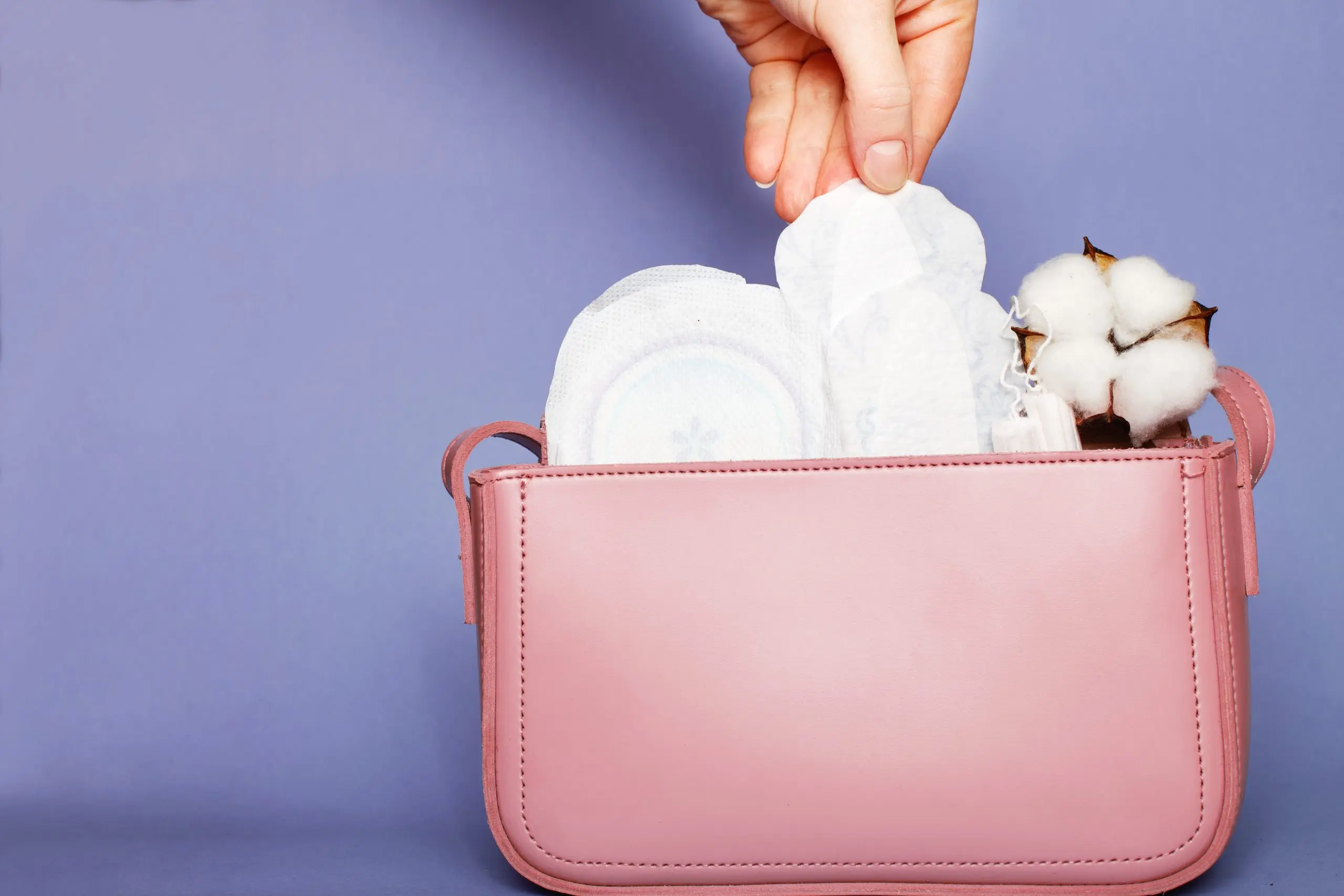 KSA Feminine Wipes Market Surpasses 90 Million Driven by Rising Hygiene Awareness women-s-hand-takes-out-panty-liner-from-pink-cosmetic-bag-with-tampons-feminine-sanitary-pads-scaled