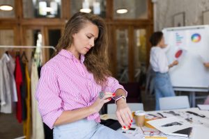 Fashion Pricing Sensitivity Analysis for Brands Managing Seasonal Demand and Discount Cycles 