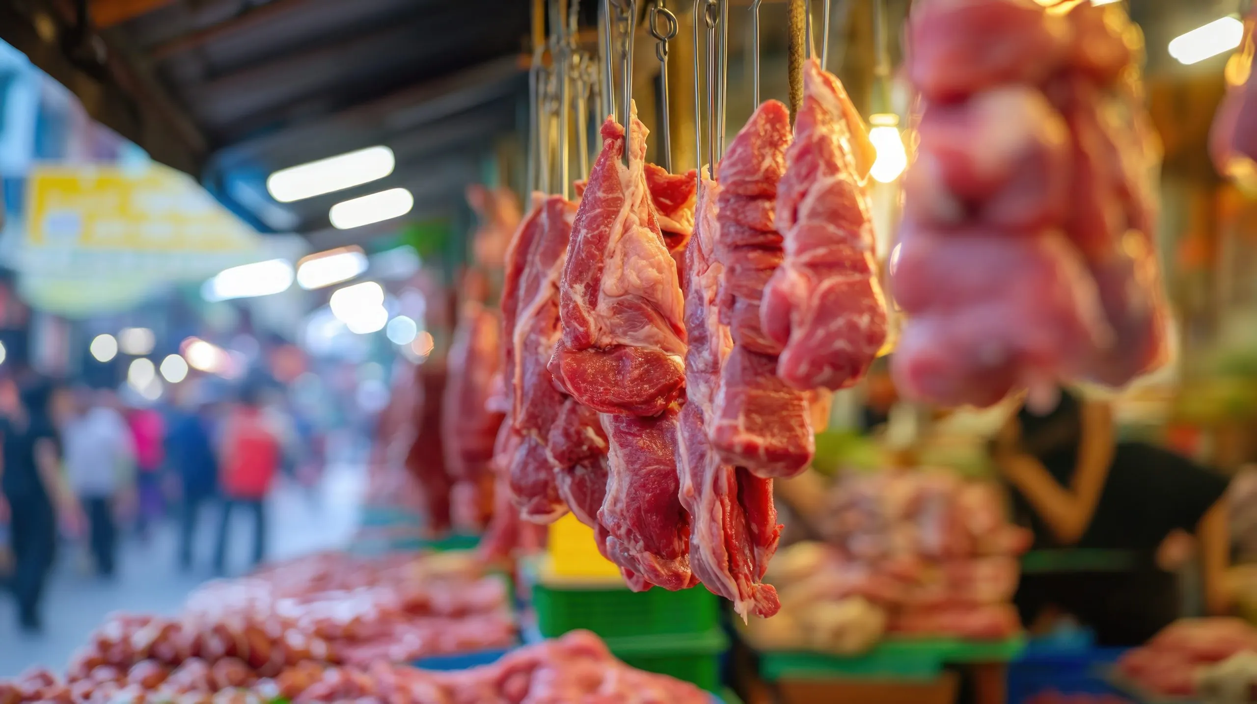 UK Animal Protein Market Strengthens as Broader Revenue Moves from USD 2.35 Billion to USD 3.90 Billion fresh-meat-hanging-busy-market-scaled