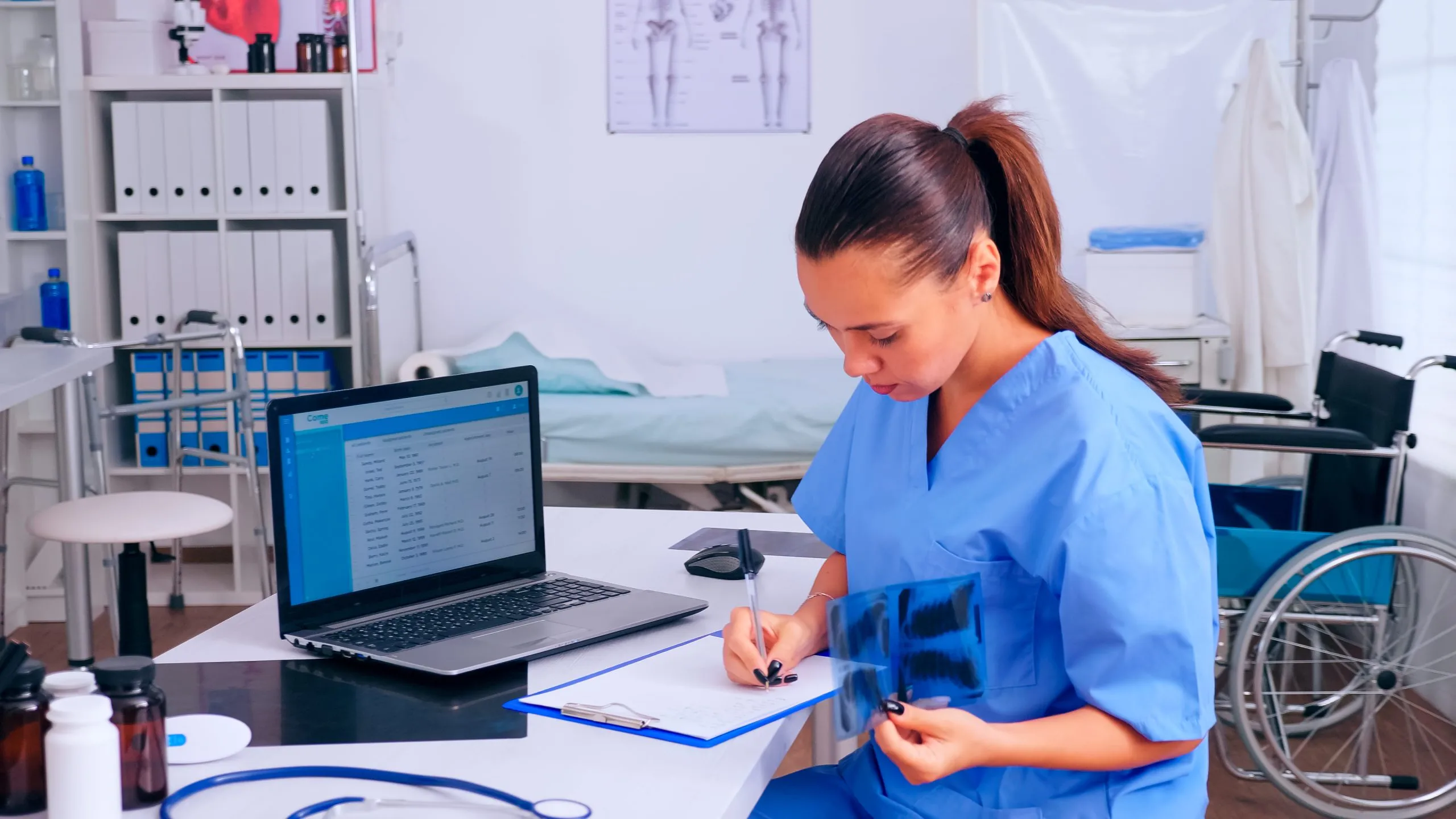 Benchmarking Treatment Costs Across Hospitals Managing Rising Clinical and Operational Expenses healthcare-treatment-cost-benchmarking-scaled