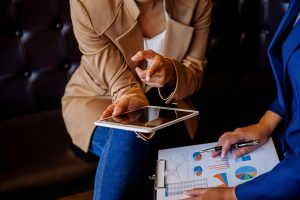 Luxury Retail Pricing Benchmarking Across Brands Competing on Exclusivity and Perceived Value 