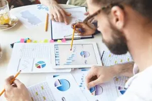 Vehicle Dealership Pricing Strategies for Balancing Sales Volume and Profitability 