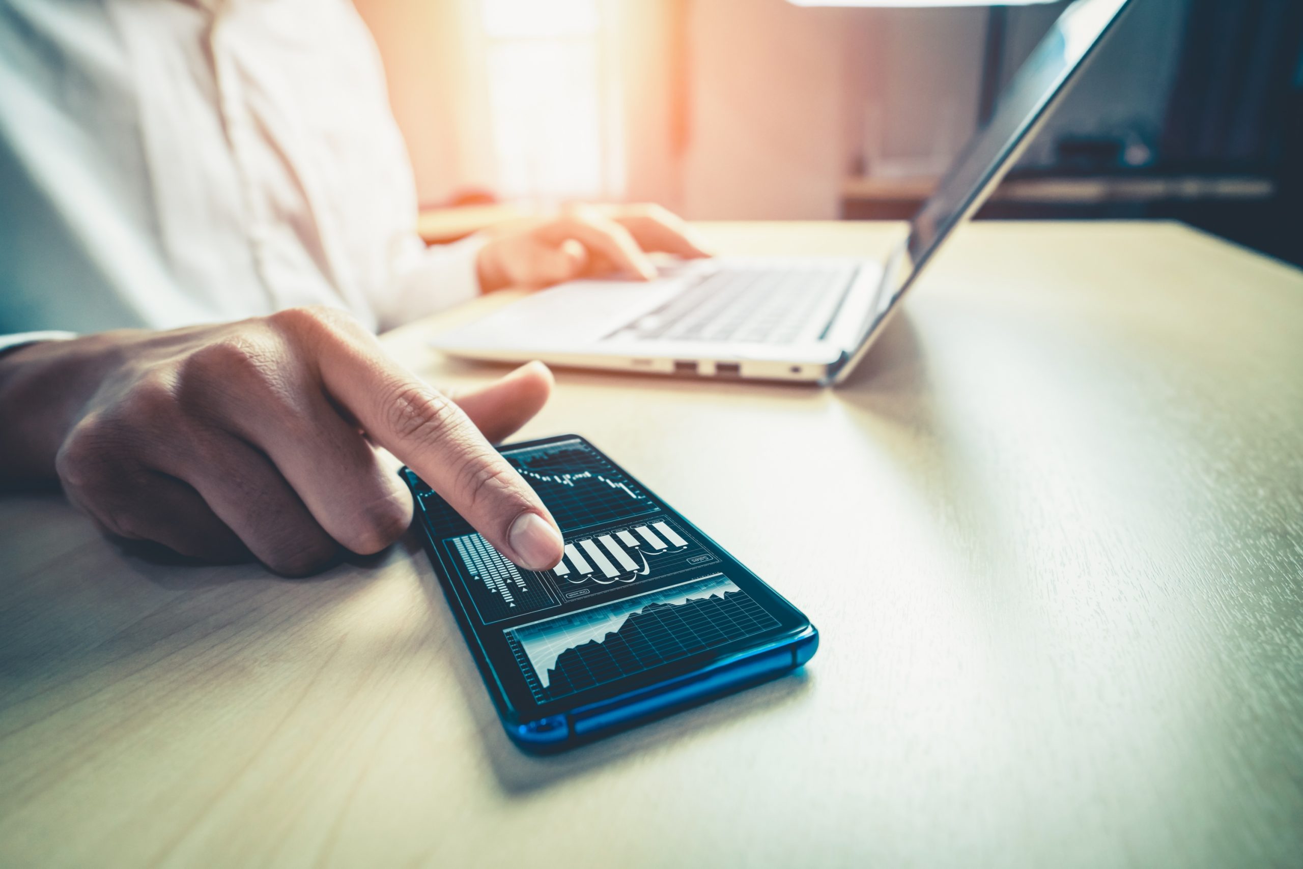 Benchmarking Digital Banking Fees Across Neobanks and Traditional Institutions digital-banking-fee-pricing-benchmarking-scaled
