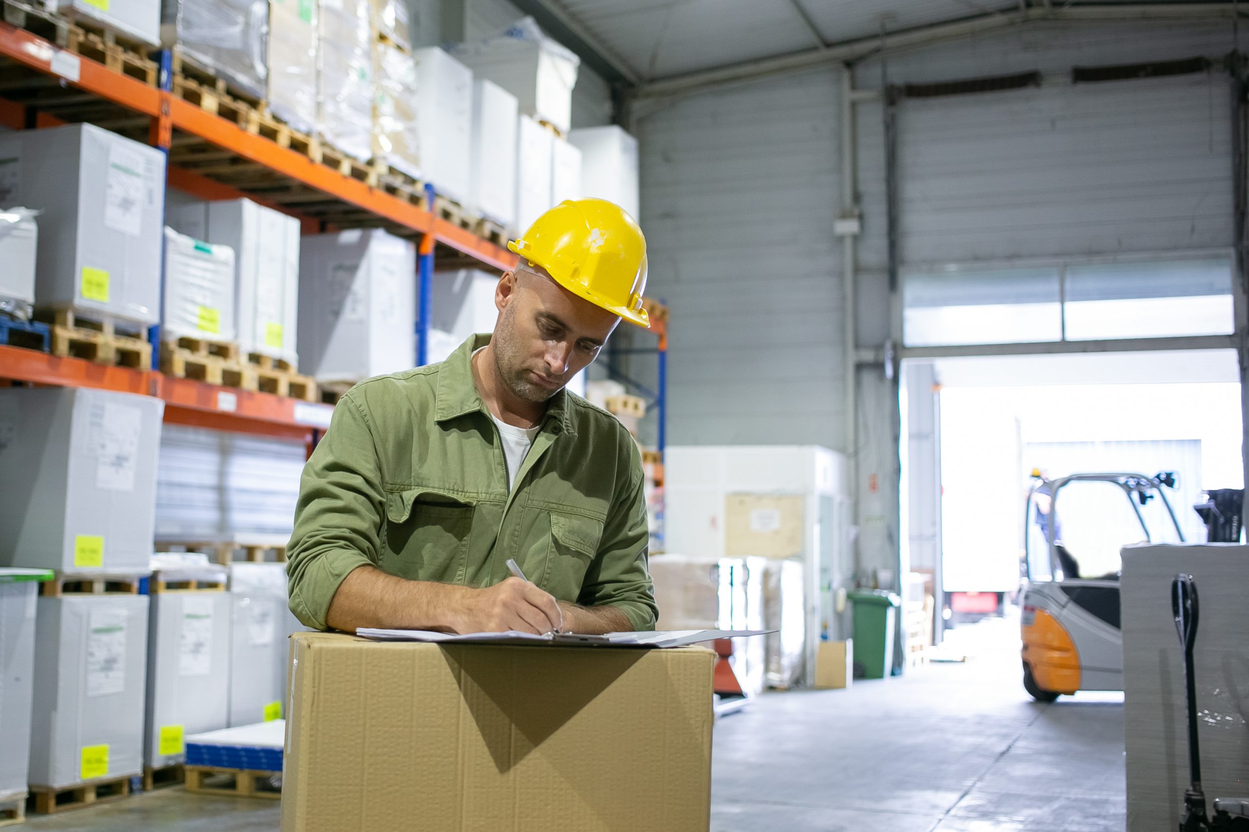 Storage Cost Benchmarking to Identify 10% to 20% Efficiency Gaps Across Warehousing Networks logistics-storage-cost-benchmarking-scaled