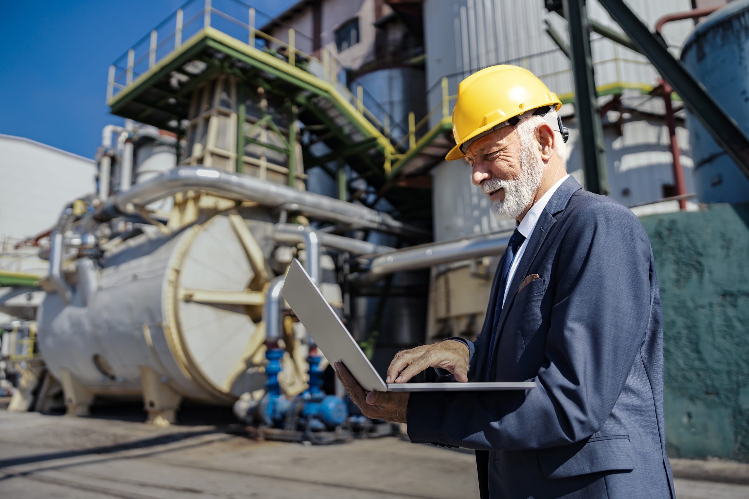 Where Should Oil and Gas Companies Expand Next? A Market Entry Framework for High-Capital Decisions oil-and-gas-industry-market-entry-advisory-services-scaled