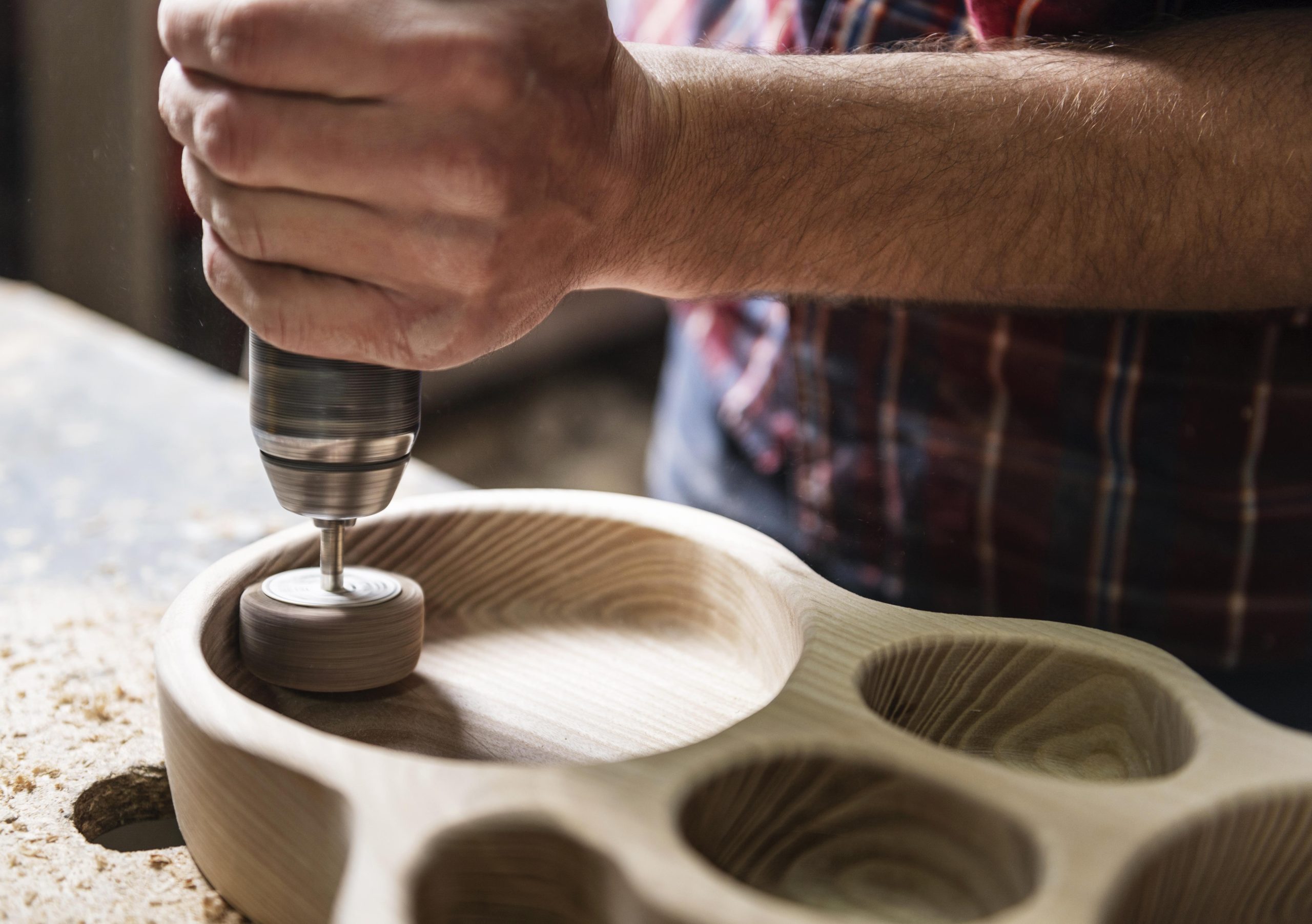Canada Advanced Ceramics Market Strengthens With Advanced Manufacturing and Technology Sector Growth close-up-man-working-with-wood-1-scaled