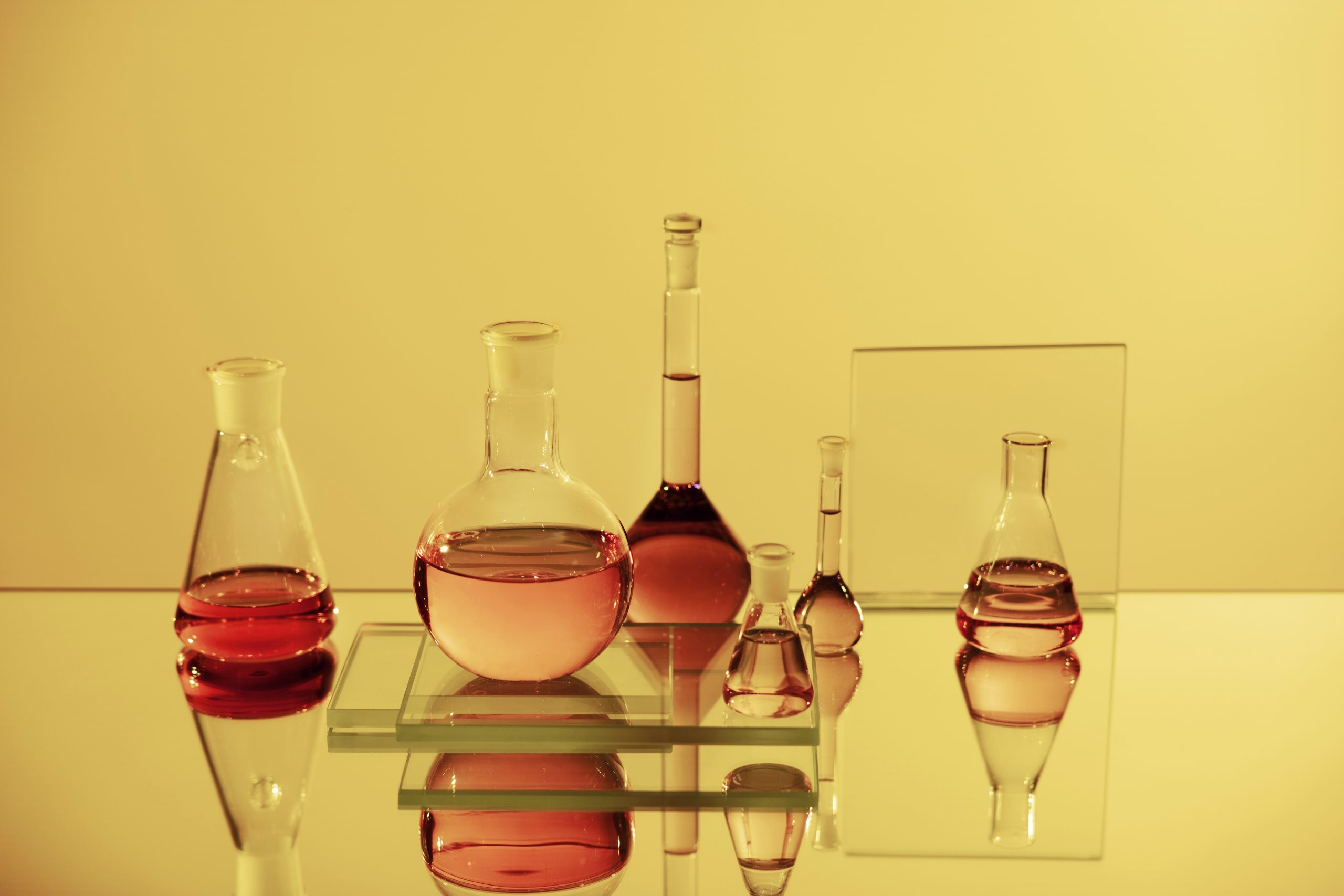 Canada Polyglycolic Acid Market Outlook Highlights 5% Growth Rate and Increasing Surgical Polymer Applications laboratory-glassware-with-red-liquid-arrangement-scaled