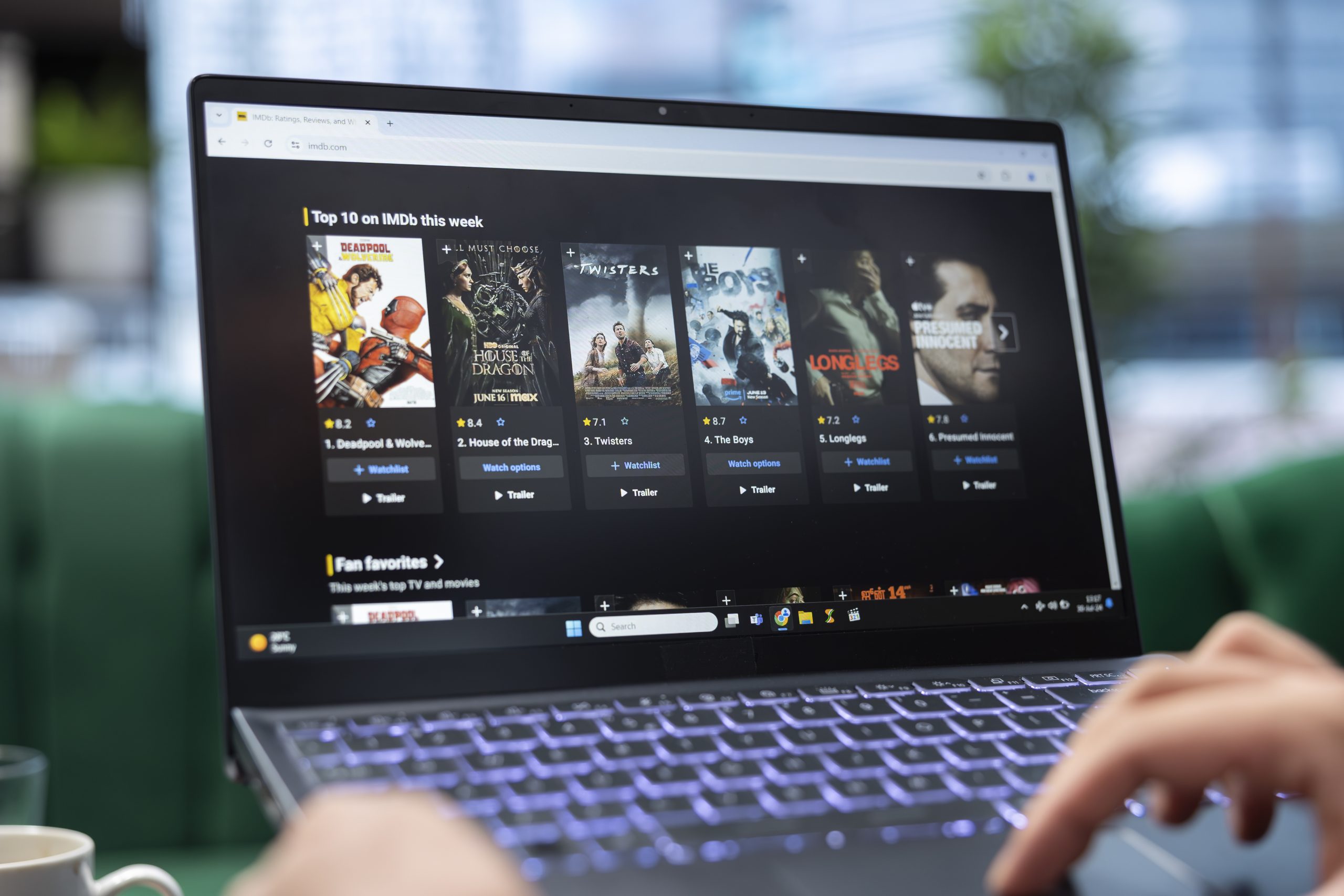 Direct Subscription, Bundling, or Telecom Partnership? Choosing the Right OTT Distribution Model ott-platform-market-entry-distribution-strategy-scaled