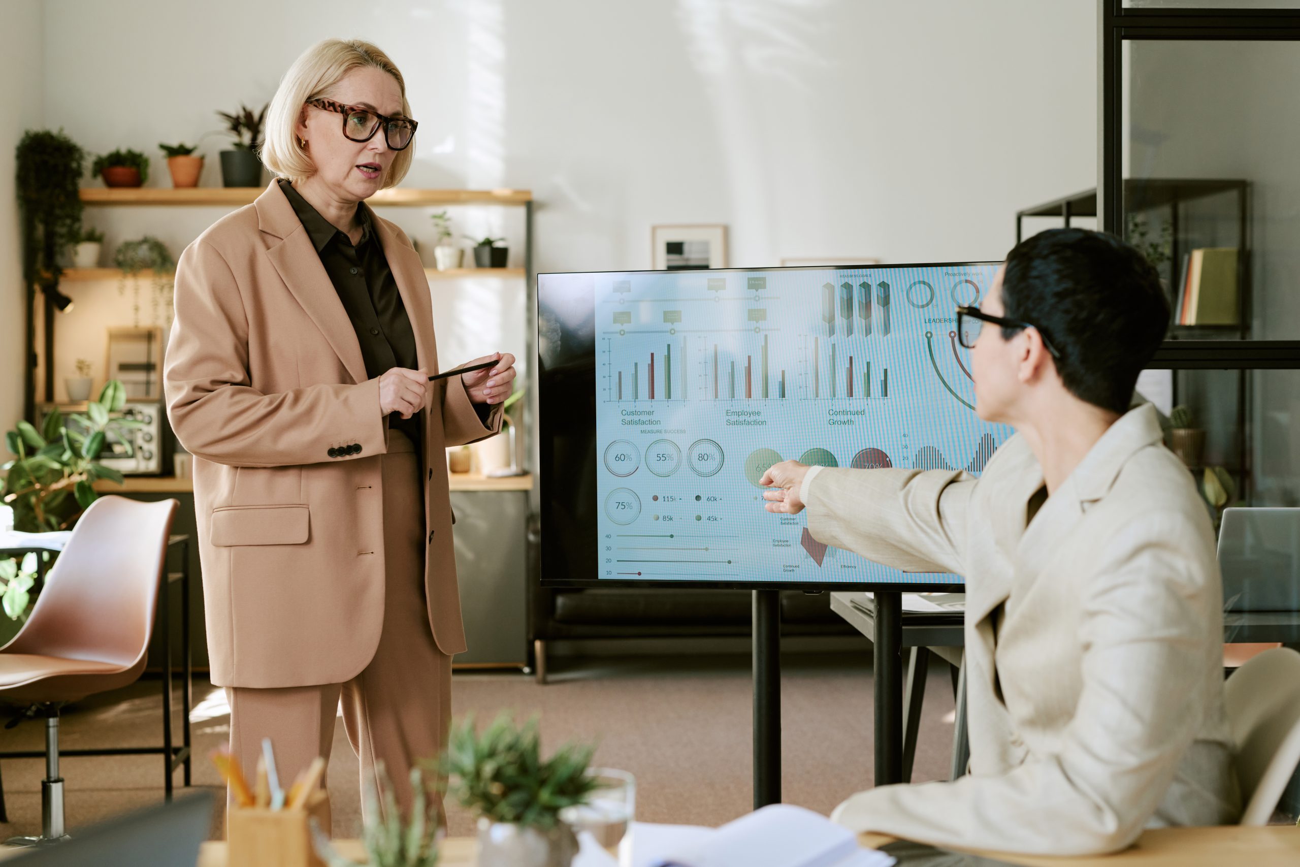 AI Market Entry Strategy: Aligning Use Cases, Pricing, Partnerships, Infrastructure, and Customer Acquisition AI-market-entry-strategy-consulting-scaled