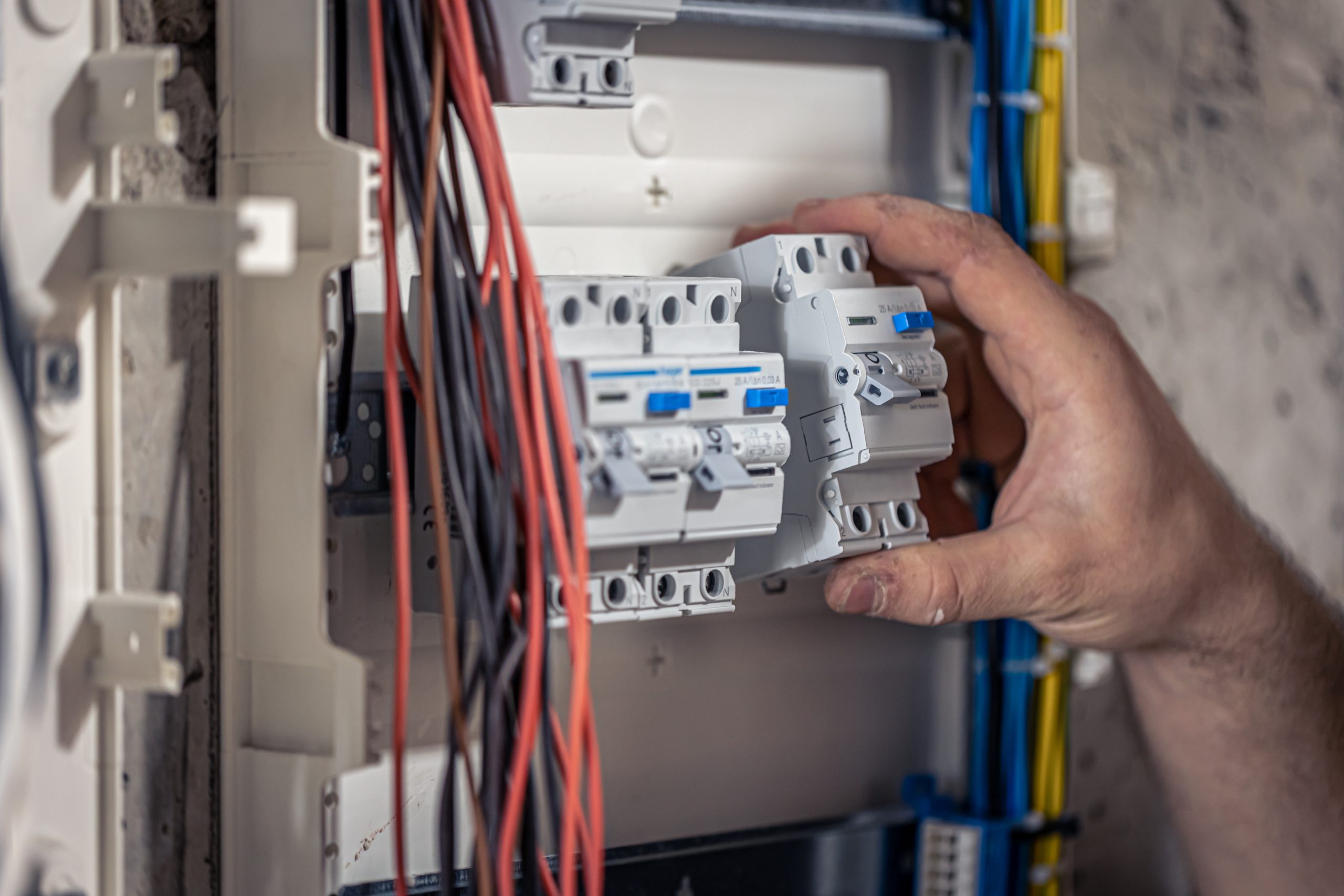 KSA-Low-Voltage-DC-Circuit-Breakers-Market-scaled