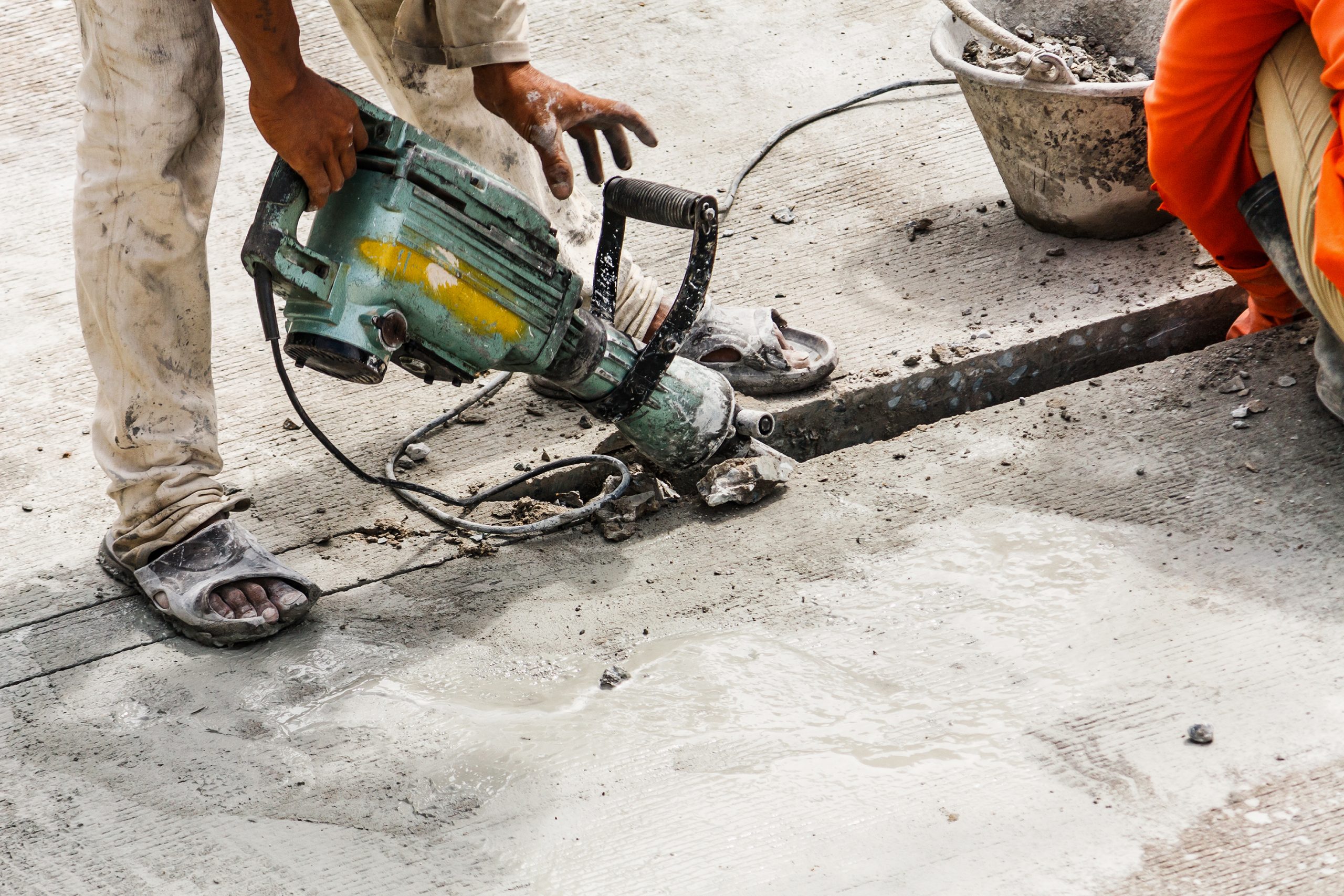 UAE Concrete Repair Mortars Market Outlook to 2035 construction-worker-using-jackhammer-drilling-concrete-surface-scaled